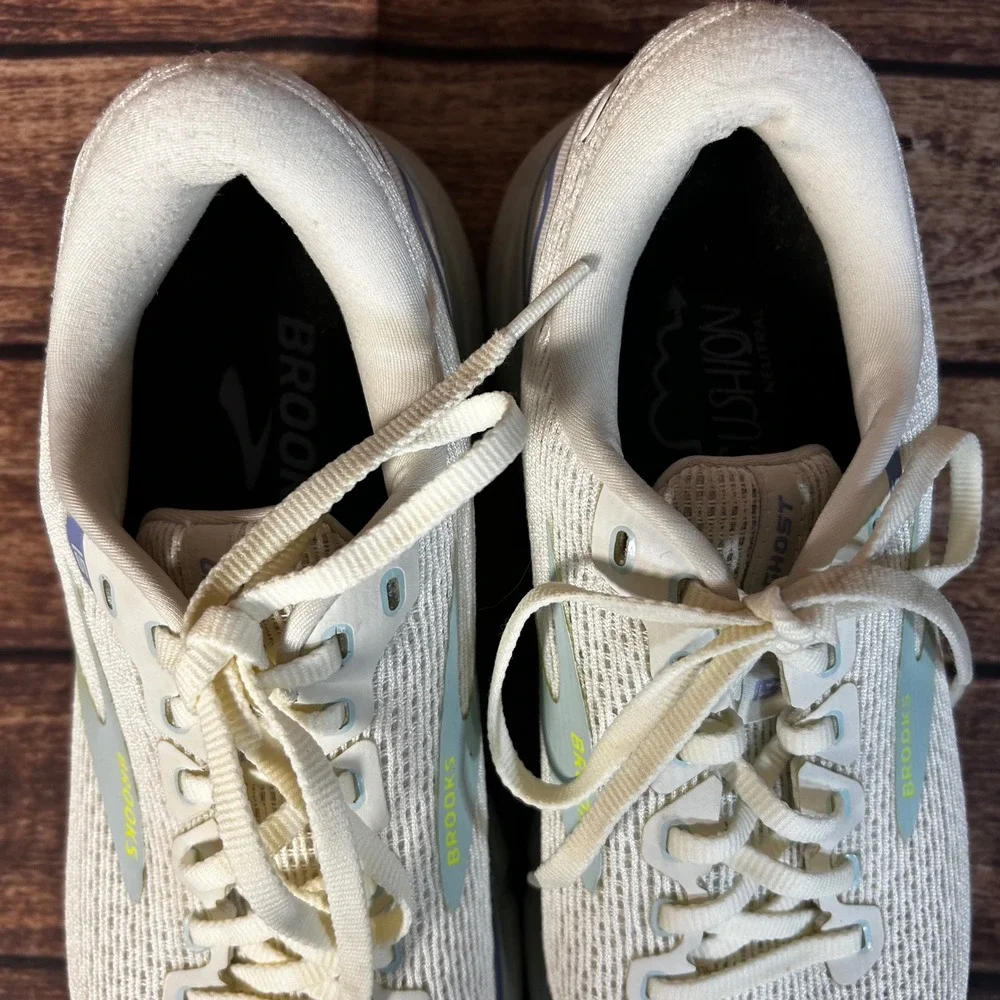 Brooks Ghost 15 Womens Running Shoes Cream White Lavender 1203801B130 Size 9